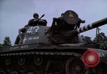 Standbild militärischen Tanks Berlin Deutschland, 1961, aus Sekunde 45 historischem Filmmaterial Videoclip 65675045571