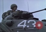 Standbild militärischen Tanks Berlin Deutschland, 1961, aus Sekunde 48 historischem Filmmaterial Videoclip 65675045571