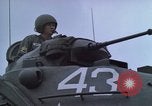 Standbild militärischen Tanks Berlin Deutschland, 1961, aus Sekunde 49 historischem Filmmaterial Videoclip 65675045571
