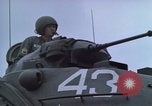 Standbild militärischen Tanks Berlin Deutschland, 1961, aus Sekunde 51 historischem Filmmaterial Videoclip 65675045571