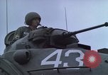 Standbild militärischen Tanks Berlin Deutschland, 1961, aus Sekunde 53 historischem Filmmaterial Videoclip 65675045571