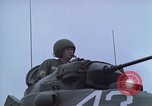 Standbild militärischen Tanks Berlin Deutschland, 1961, aus Sekunde 57 historischem Filmmaterial Videoclip 65675045571