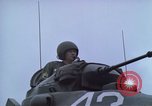 Standbild militärischen Tanks Berlin Deutschland, 1961, aus Sekunde 59 historischem Filmmaterial Videoclip 65675045571