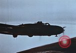 Immagine di Vista della missione da "Memphis Belle" Wilhelmshaven Germania, 1943, secondo 20 filmato di repertorio 65675045582