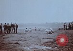 Image B-17s retour de mission de bombardement Royaume-Uni, 1943, de la seconde 5 séquences d'archives historiques vidéo 65675045583