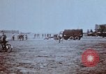 Image B-17s retour de mission de bombardement Royaume-Uni, 1943, de la seconde 50 séquences d'archives historiques vidéo 65675045583