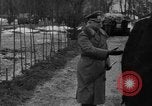 Image Maréchal Erick von Manstein jette gerbe sur de graves du général Schulz l'Ukraine, 1944, de la seconde 3 séquences d'archives historiques vidéo 65675045585