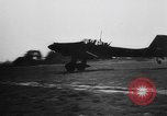 Standbild Deutschen Ju 87 Angriff Ostfront, 1941, aus Sekunde 17 historischem Filmmaterial Videoclip 65675045593