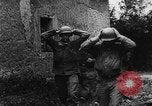 Image des prisonniers de guerre alliés France, 1944, de la seconde 12 séquences d'archives historiques vidéo 65675045597
