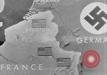 Standbild US Army Kriegsgefangenen und Deutsche Entwicklungen in der nähe von Malmedy Malmedy Belgien, 1944, aus Sekunde 1 historischem Filmmaterial Videoclip 65675045610