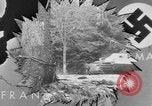 Standbild US Army Kriegsgefangenen und Deutsche Entwicklungen in der nähe von Malmedy Malmedy Belgien, 1944, aus Sekunde 5 historischem Filmmaterial Videoclip 65675045610