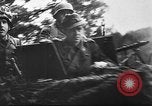 Standbild US Army Kriegsgefangenen und Deutsche Entwicklungen in der nähe von Malmedy Malmedy Belgien, 1944, aus Sekunde 16 historischem Filmmaterial Videoclip 65675045610