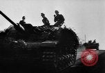 Standbild US Army Kriegsgefangenen und Deutsche Entwicklungen in der nähe von Malmedy Malmedy Belgien, 1944, aus Sekunde 22 historischem Filmmaterial Videoclip 65675045610