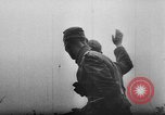 Standbild US Army Kriegsgefangenen und Deutsche Entwicklungen in der nähe von Malmedy Malmedy Belgien, 1944, aus Sekunde 34 historischem Filmmaterial Videoclip 65675045610