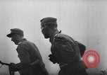 Standbild US Army Kriegsgefangenen und Deutsche Entwicklungen in der nähe von Malmedy Malmedy Belgien, 1944, aus Sekunde 35 historischem Filmmaterial Videoclip 65675045610