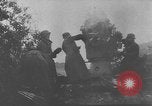 Standbild US Army Kriegsgefangenen und Deutsche Entwicklungen in der nähe von Malmedy Malmedy Belgien, 1944, aus Sekunde 44 historischem Filmmaterial Videoclip 65675045610