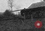 Standbild US Army Kriegsgefangenen und Deutsche Entwicklungen in der nähe von Malmedy Malmedy Belgien, 1944, aus Sekunde 47 historischem Filmmaterial Videoclip 65675045610