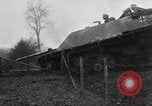 Standbild US Army Kriegsgefangenen und Deutsche Entwicklungen in der nähe von Malmedy Malmedy Belgien, 1944, aus Sekunde 49 historischem Filmmaterial Videoclip 65675045610