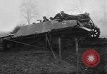 Standbild US Army Kriegsgefangenen und Deutsche Entwicklungen in der nähe von Malmedy Malmedy Belgien, 1944, aus Sekunde 52 historischem Filmmaterial Videoclip 65675045610