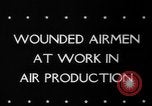 Standbild Verwundet Army Air Force Soldaten im Krieg Factory Denver Colorado USA, 1945, aus Sekunde 4 historischem Filmmaterial Videoclip 65675045613