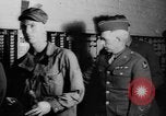 Standbild Verwundet Army Air Force Soldaten im Krieg Factory Denver Colorado USA, 1945, aus Sekunde 17 historischem Filmmaterial Videoclip 65675045613