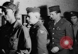 Standbild Verwundet Army Air Force Soldaten im Krieg Factory Denver Colorado USA, 1945, aus Sekunde 18 historischem Filmmaterial Videoclip 65675045613
