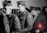 Standbild Verwundet Army Air Force Soldaten im Krieg Factory Denver Colorado USA, 1945, aus Sekunde 20 historischem Filmmaterial Videoclip 65675045613