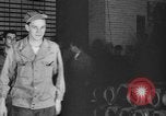 Standbild Verwundet Army Air Force Soldaten im Krieg Factory Denver Colorado USA, 1945, aus Sekunde 23 historischem Filmmaterial Videoclip 65675045613