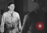 Standbild Verwundet Army Air Force Soldaten im Krieg Factory Denver Colorado USA, 1945, aus Sekunde 25 historischem Filmmaterial Videoclip 65675045613