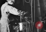 Standbild Verwundet Army Air Force Soldaten im Krieg Factory Denver Colorado USA, 1945, aus Sekunde 33 historischem Filmmaterial Videoclip 65675045613