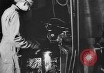 Standbild Verwundet Army Air Force Soldaten im Krieg Factory Denver Colorado USA, 1945, aus Sekunde 34 historischem Filmmaterial Videoclip 65675045613