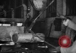 Standbild Verwundet Army Air Force Soldaten im Krieg Factory Denver Colorado USA, 1945, aus Sekunde 41 historischem Filmmaterial Videoclip 65675045613