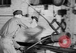 Standbild Verwundet Army Air Force Soldaten im Krieg Factory Denver Colorado USA, 1945, aus Sekunde 43 historischem Filmmaterial Videoclip 65675045613