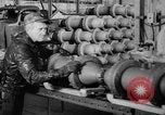 Standbild Verwundet Army Air Force Soldaten im Krieg Factory Denver Colorado USA, 1945, aus Sekunde 49 historischem Filmmaterial Videoclip 65675045613