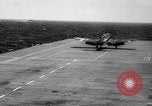 Standbild USA carrier Ebenen Okinawa Ryukyu Inseln, 1945, aus Sekunde 58 historischem Filmmaterial Videoclip 65675045621