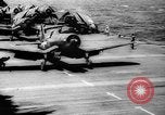 Standbild USA carrier Ebenen Okinawa Ryukyu Inseln, 1945, aus Sekunde 62 historischem Filmmaterial Videoclip 65675045621