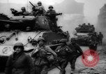 Immagine di Stati Uniti invadono Saar regione seconda guerra mondiale Germania, 1945, secondo 46 filmato di repertorio 65675045624