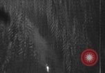 Standbild Explosion auf Lkw europäische Theater, 1945, aus Sekunde 16 historischem Filmmaterial Videoclip 65675045664