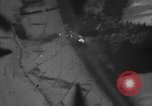 Standbild strafing europäische Theater, 1944, aus Sekunde 10 historischem Filmmaterial Videoclip 65675045670