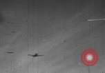 Standbild Luft-zu-Luft angriff europäische Theater, 1945, aus Sekunde 15 historischem Filmmaterial Videoclip 65675045672