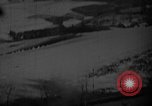 Standbild strafing europäische Theater, 1944, aus Sekunde 27 historischem Filmmaterial Videoclip 65675045675