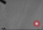Standbild Luft-zu-Luft angriff europäische Theater, 1945, aus Sekunde 26 historischem Filmmaterial Videoclip 65675045680