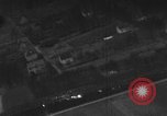 Standbild strafing europäische Theater, 1945, aus Sekunde 30 historischem Filmmaterial Videoclip 65675045682