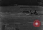 Standbild strafing europäische Theater, 1944, aus Sekunde 15 historischem Filmmaterial Videoclip 65675045706