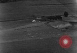 Standbild strafing europäische Theater, 1944, aus Sekunde 20 historischem Filmmaterial Videoclip 65675045706