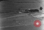 Standbild strafing europäische Theater, 1944, aus Sekunde 21 historischem Filmmaterial Videoclip 65675045706