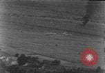Standbild strafing europäische Theater, 1944, aus Sekunde 6 historischem Filmmaterial Videoclip 65675045707