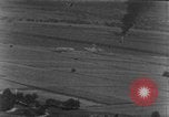 Standbild strafing europäische Theater, 1944, aus Sekunde 8 historischem Filmmaterial Videoclip 65675045707