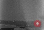 Standbild strafing europäische Theater, 1944, aus Sekunde 38 historischem Filmmaterial Videoclip 65675045707