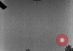 Standbild strafing europäische Theater, 1944, aus Sekunde 25 historischem Filmmaterial Videoclip 65675045709
